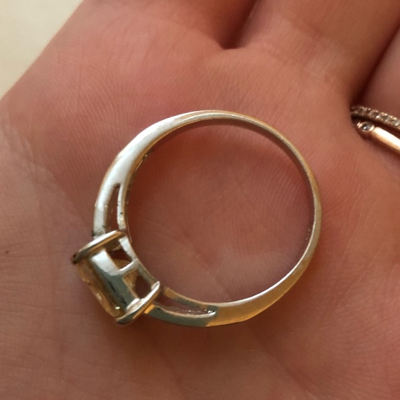 Ring - Picture 3 of 4